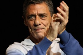 Chico Buarque completa 73 anos e lança disco em agosto
